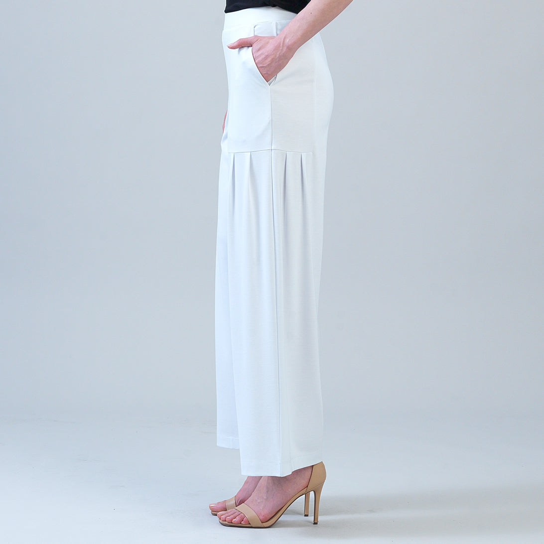 Clara Sunwoo Trusted - Rayon-Ponte Knit - Pleated Wide Leg Pocket Pant - White