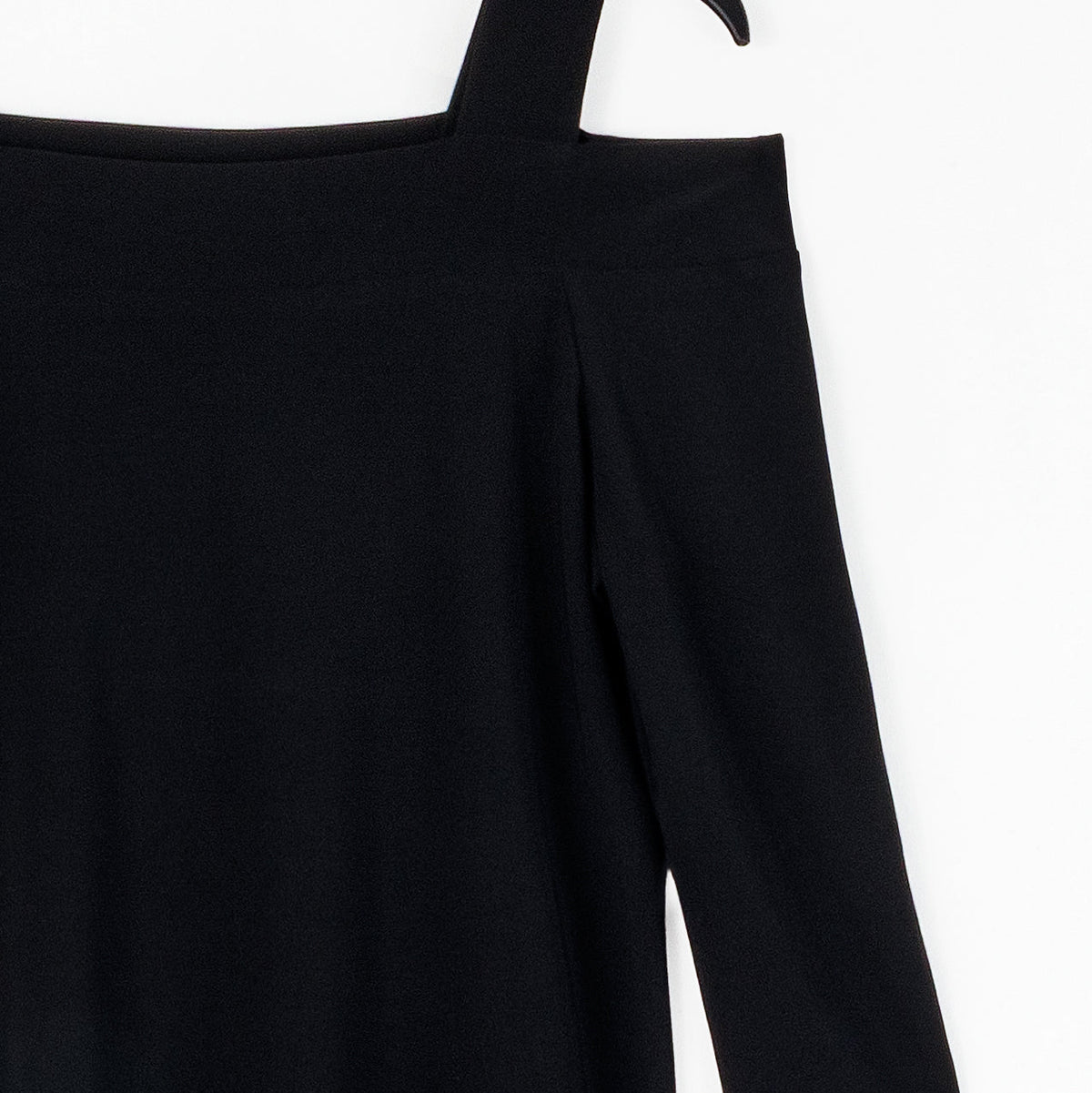 Clara Sunwoo Value - Signature Cold Shoulder Top - Black
